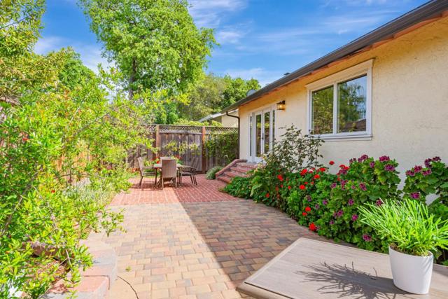 3135 Alameda De Las Pulgas, Menlo Park CA: https://media.crmls.org/mediaz/be5b5327-f8d1-4bae-9c0e-8812ba458118.jpg