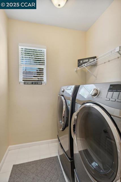 96 Heritage Way, Brentwood CA: https://media.crmls.org/mediaz/be5b5ad5-1fda-4c9c-8d9b-9a65dd156c6f.jpg