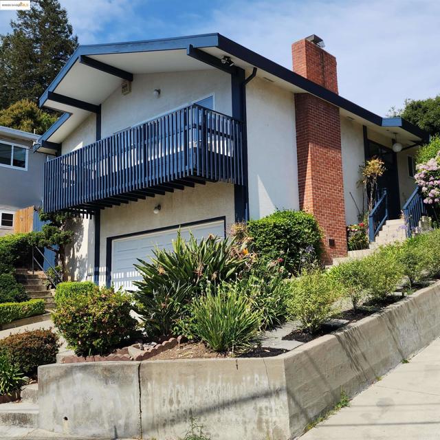 3312 Wisconsin St, Oakland CA: https://media.crmls.org/mediaz/be5b8869-6aa7-49fc-8c14-9c22ecdb6bfd.jpg