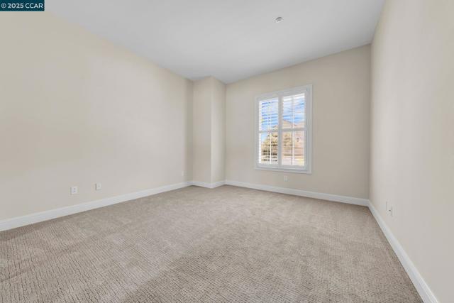 3322 Ashbourne Cir, San Ramon CA: https://media.crmls.org/mediaz/be5bda9b-0d49-45d1-889b-187eac06f040.jpg