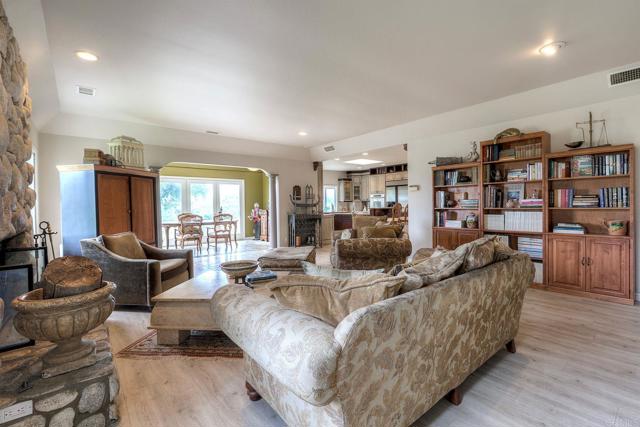 Detail Gallery Image 11 of 32 For 30181 via Maria Elena, Bonsall,  CA 92003 - 3 Beds | 2/1 Baths