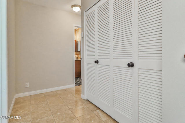 434 Vista Dorado Lane, Oak Park CA: https://media.crmls.org/mediaz/be5cd7ce-9aef-44e2-b3b2-d9e0107bea7a.jpg
