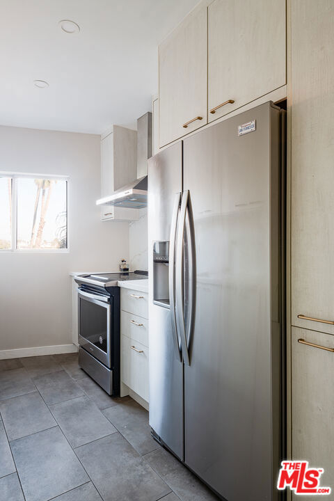 Image 10 of 25 For 8401 Fountain Avenue 12