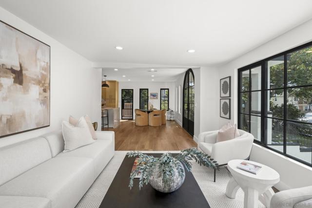 375 E Avenue, Coronado CA: https://media.crmls.org/mediaz/be5da4e1-58d6-438c-b69e-5bdd544b08de.jpg