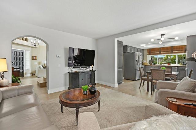 Detail Gallery Image 8 of 35 For 1585 Madrid Dr, Vista,  CA 92081 - 3 Beds | 2/1 Baths