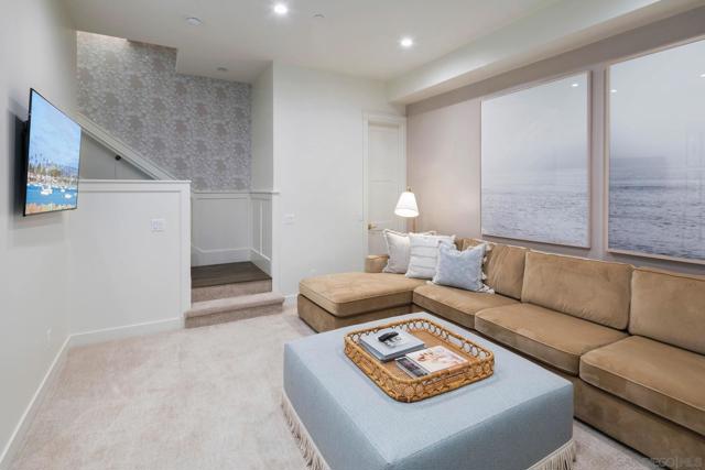 552 G Avenue, Coronado CA: https://media.crmls.org/mediaz/be5dd4de-31f7-4a90-b981-81e20cdab3c3.jpg