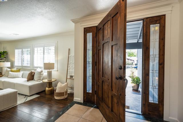 702 Sylvaner Dr, Pleasanton CA: https://media.crmls.org/mediaz/be5eaa77-dde5-42f3-9690-497b54ac4df6.jpg