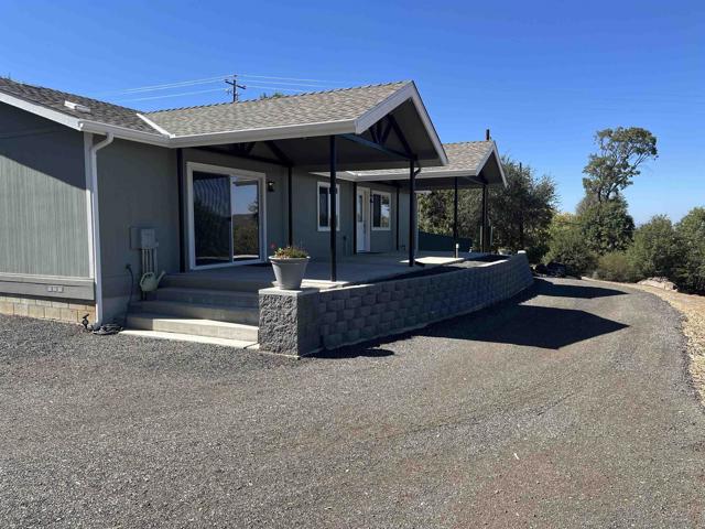 17099 Iron Springs Rd, Julian CA: https://media.crmls.org/mediaz/be5ee202-dbee-4d94-850b-3901df5dedd6.jpg