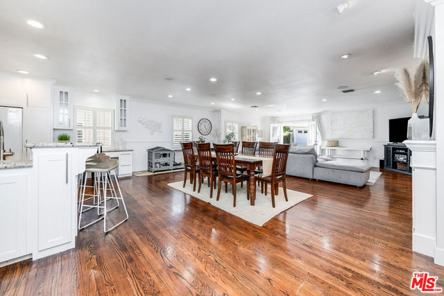 5711 Colbath Avenue, Valley Glen CA: https://media.crmls.org/mediaz/be5f5b73-67e3-4b6f-8b1b-fd5320a88cac.jpg