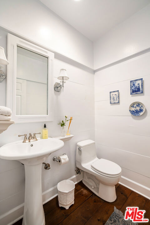 1647 N Beverly Glen Boulevard, Los Angeles CA: https://media.crmls.org/mediaz/be5fb170-5ffa-40f3-bb94-b448c574dab8.jpg