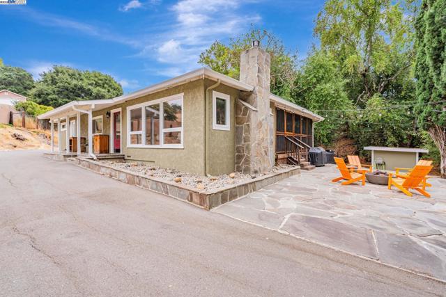 6703 Crow Canyon Rd, Castro Valley CA: https://media.crmls.org/mediaz/be5fc560-e2ef-47e6-b2f3-83c22623fa4d.jpg
