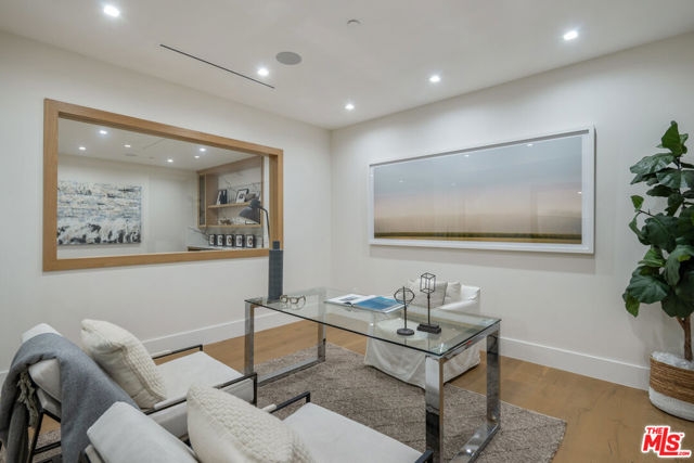 1530 N Beverly Drive, Beverly Hills CA: https://media.crmls.org/mediaz/be60a440-e633-4ea4-a6a1-b39caf754917.jpg