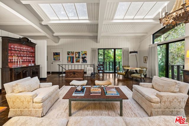 1048 E La Loma Avenue, Somis CA: https://media.crmls.org/mediaz/be60c917-e743-4ec1-96b1-6a23f8548ac7.jpg