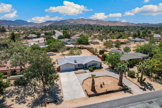 56869 Mountain View Trail, Yucca Valley CA: https://media.crmls.org/mediaz/be612bde-8f5d-4bee-996b-e891f8e56a9d.jpg