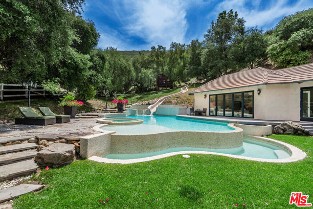 204 Bell Canyon Road, Bell Canyon CA: https://media.crmls.org/mediaz/be615348-9c51-4289-817e-41ac6dd04fe0.jpg