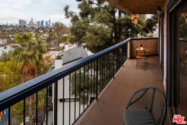 3375 Descanso Drive, Los Angeles CA: https://media.crmls.org/mediaz/be616890-6046-4286-94bc-a7037449b602.jpg