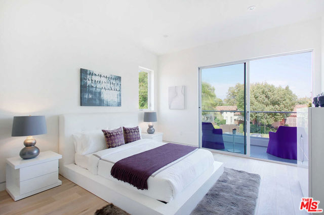429 N Sweetzer Avenue, Los Angeles CA: https://media.crmls.org/mediaz/be623242-5fc2-48c2-aeab-7a7bc427f8e4.jpg