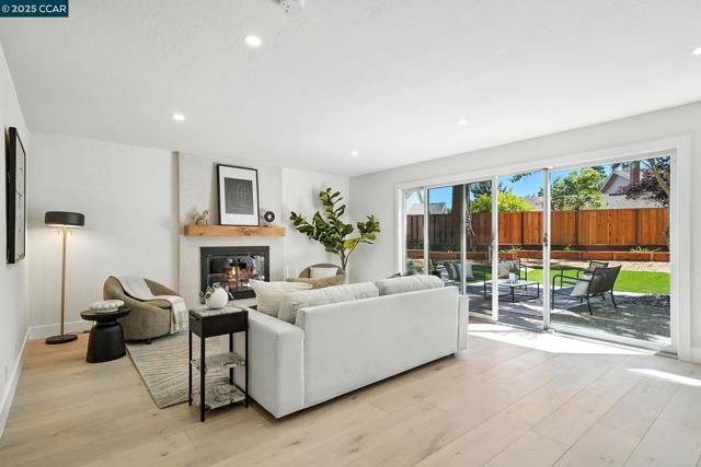 31 Junewood Ct, Danville CA: https://media.crmls.org/mediaz/be628d39-f603-45b0-ace0-e1f2f54dd24a.jpg