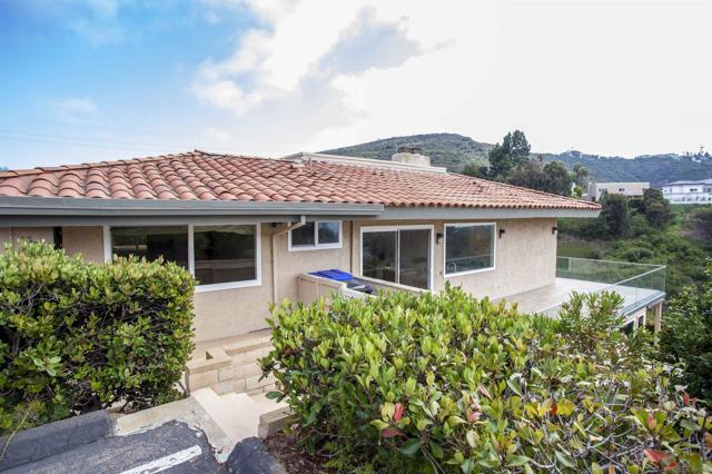 7648 Caminito Coromandel, La Jolla CA: https://media.crmls.org/mediaz/be62b49f-ab45-41b7-862b-c7645b933f28.jpg