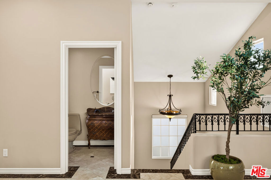 https://media.crmls.org/mediaz/be62f80b-00cb-4231-b5da-0357d3c0f496.jpg?preset=X-Large