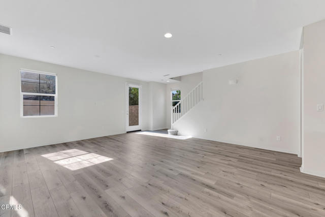 Detail Gallery Image 12 of 34 For 260 Townsite Promenade, Camarillo,  CA 93010 - 3 Beds | 2/1 Baths