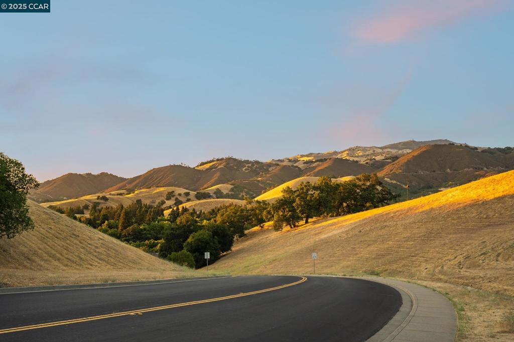 https://media.crmls.org/mediaz/be6406b7-4258-43e2-9323-c1d507f565bb.jpg?preset=X-Large