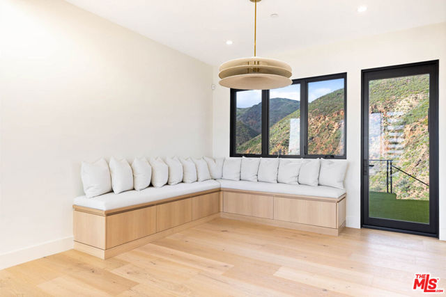 5366 Horizon Drive, Malibu CA: https://media.crmls.org/mediaz/be64734c-86ac-4632-808b-d5209b642353.jpg