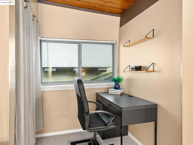 6866 Thornhill Dr, Oakland CA: https://media.crmls.org/mediaz/be64ed70-dc2c-4a3d-9a55-0169056eedf1.jpg