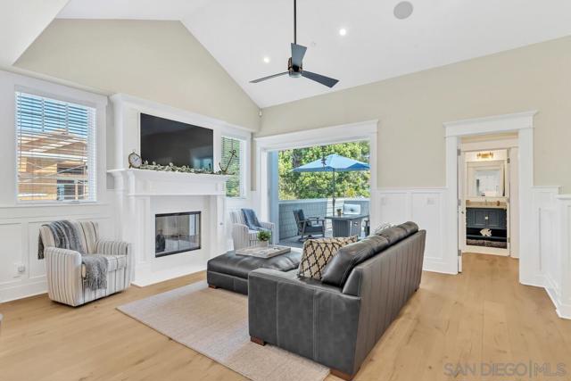 1050 Isabella Ave, Coronado CA: https://media.crmls.org/mediaz/be64f4d9-5ded-440d-9115-f91cb0e52043.jpg