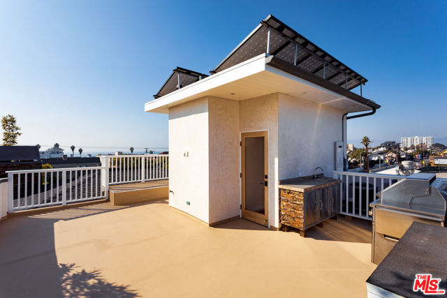 702 Pacific Ave., Venice CA: https://media.crmls.org/mediaz/be6510a0-9ea3-434e-b62d-b7e1ad8c91ee.jpg