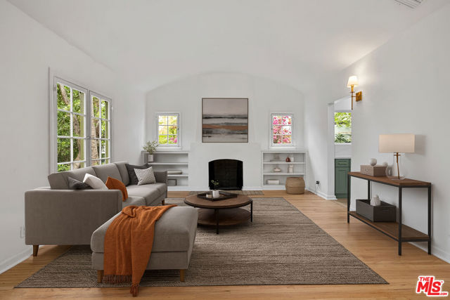 951 N Martel Avenue, Los Angeles CA: https://media.crmls.org/mediaz/be652341-7a22-44ad-b9a5-01bab17e07a3.jpg