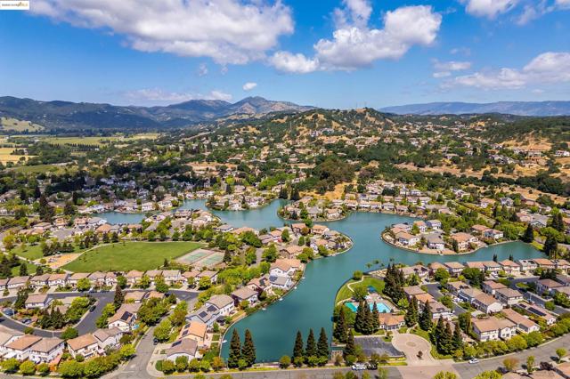 569 Primitivo Ct, Fairfield CA: https://media.crmls.org/mediaz/be652eb9-5f3a-4f19-a70e-5151bf5cc0ca.jpg