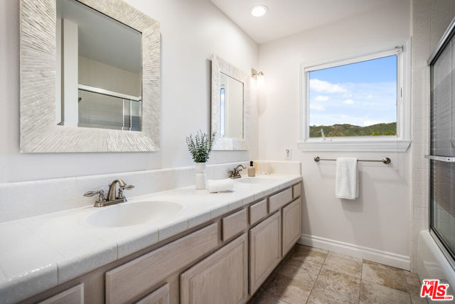 23255 W Paloma Blanca Drive, Malibu CA: https://media.crmls.org/mediaz/be653ba4-2e1e-4ac3-8734-39865707d1de.jpg