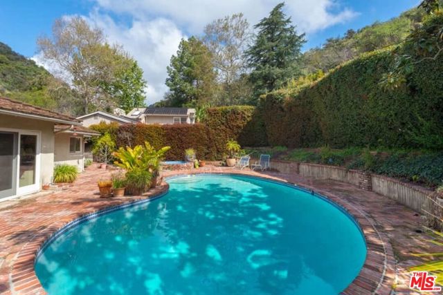 3480 MANDEVILLE CANYON Road, Los Angeles CA: https://media.crmls.org/mediaz/be653c7a-e30a-4bab-ab6b-c7715eb85382.jpg