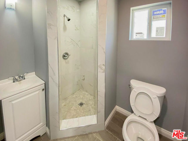 9009 Monogram Ave, Northridge CA: https://media.crmls.org/mediaz/be655738-d1e4-4d69-86a0-53295a764ec5.jpg