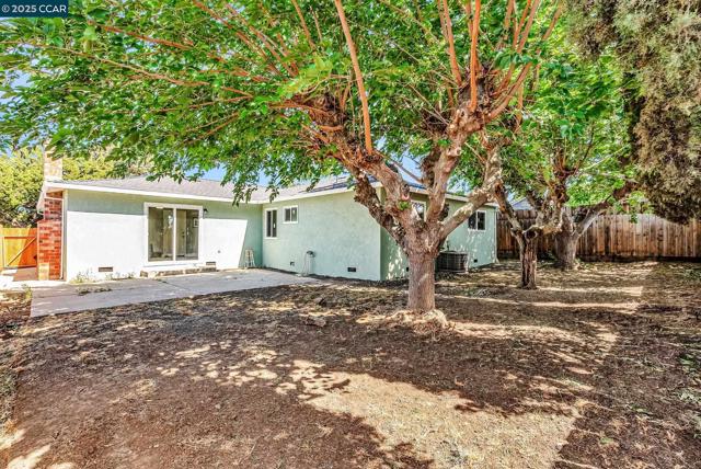 1330 Aster Dr, Antioch CA: https://media.crmls.org/mediaz/be6604e4-4341-442c-8c24-4d77340cf495.jpg
