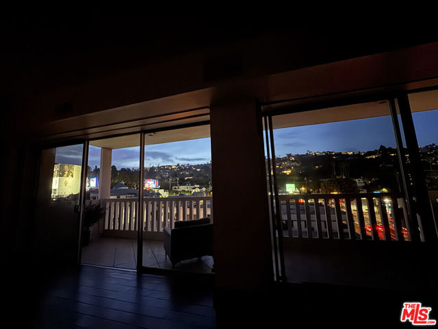 999 N Doheny Drive, West Hollywood CA: https://media.crmls.org/mediaz/be666d5a-7edf-4816-8f0d-569854856ea1.jpg