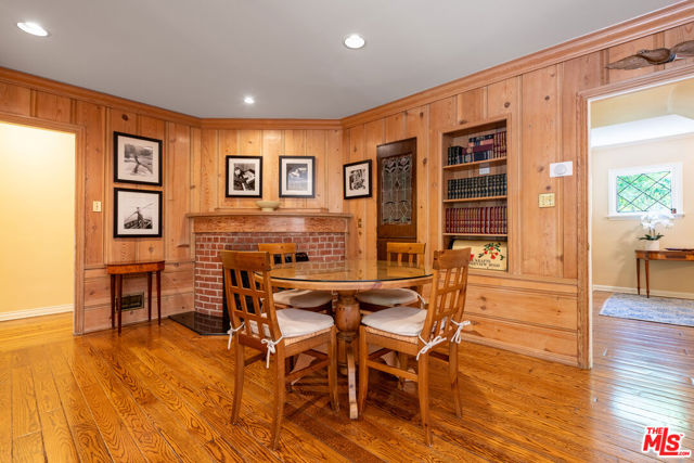 4722 Noeline Avenue, Encino CA: https://media.crmls.org/mediaz/be67328f-5bcb-46e5-8e3e-6a807f4235d4.jpg