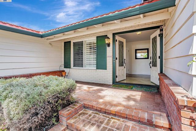 903 Lanewood Dr, San Jose CA: https://media.crmls.org/mediaz/be67381a-ba18-478b-902e-0a81f262d3fe.jpg
