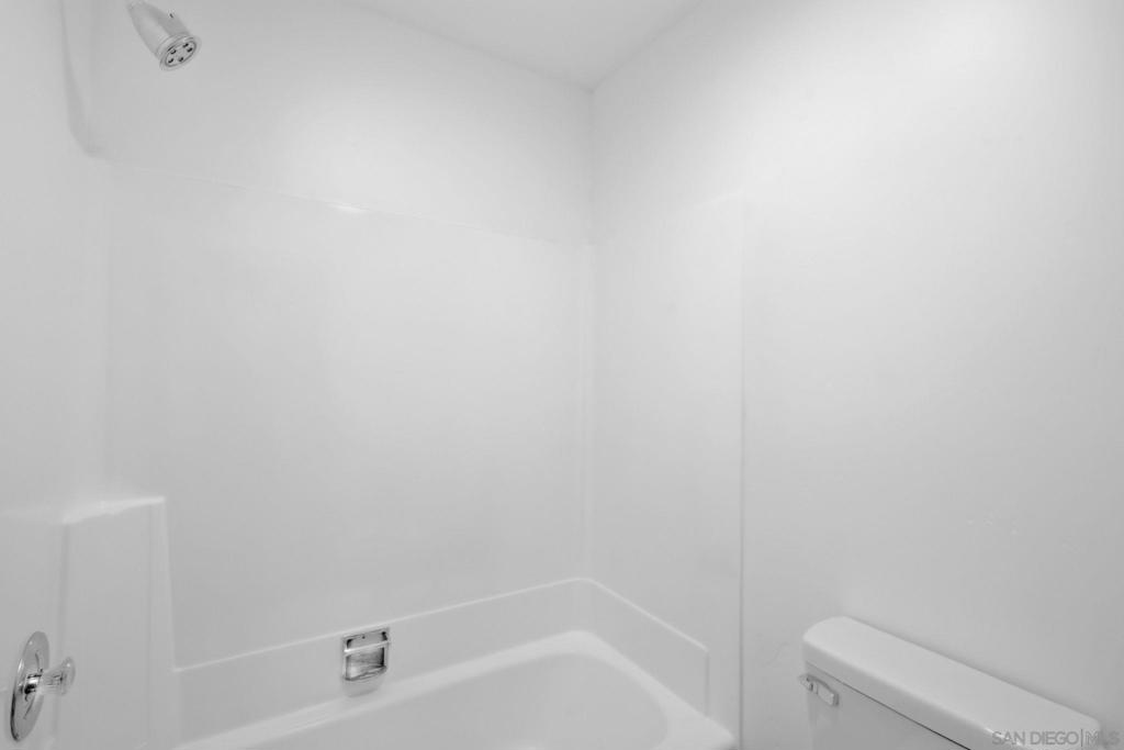 https://media.crmls.org/mediaz/be67591e-31ca-4772-85fc-1af4bcc748f5.jpg?preset=X-Large
