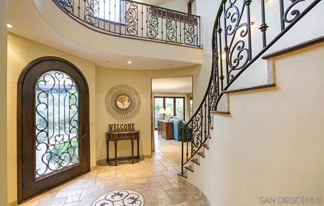 1150 Pine St, Coronado CA: https://media.crmls.org/mediaz/be67700e-e763-4746-ae9f-8865efda0804.jpg