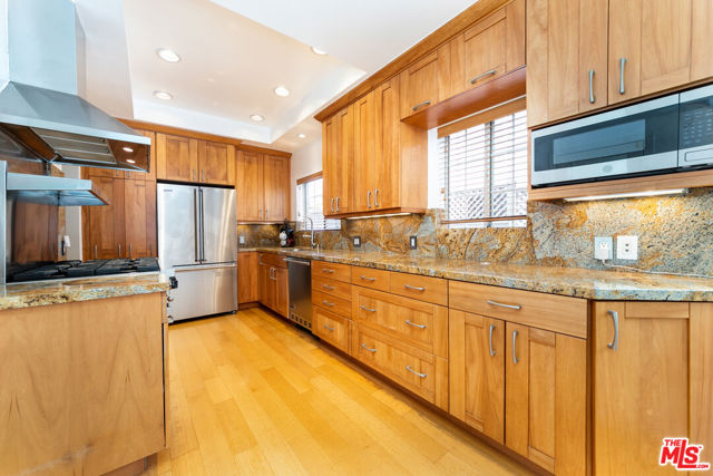 1358 Holmby Avenue, Los Angeles CA: https://media.crmls.org/mediaz/be67bbe1-f357-45fb-971e-4e3aa8d13c39.jpg
