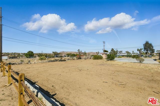 6391 Ruth Drive, Yucca Valley CA: https://media.crmls.org/mediaz/be687595-2820-445e-aff0-401eaf18bb39.jpg