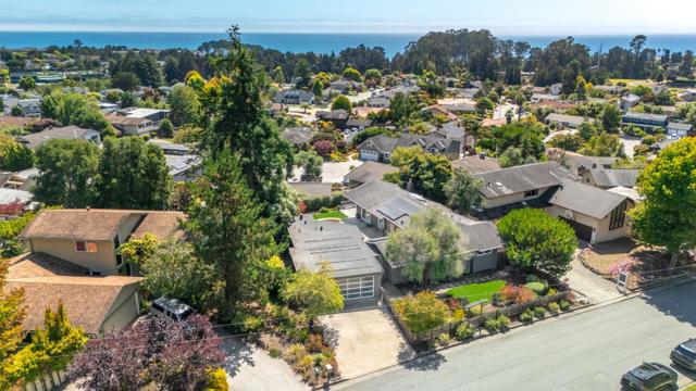 230 Thunderbird Drive, Aptos CA: https://media.crmls.org/mediaz/be68c4c7-4814-49ef-82bd-768c46ccb82d.jpg