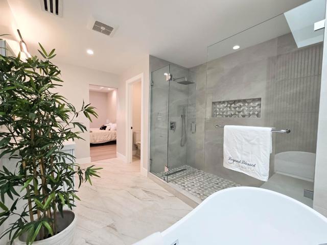 95 Centre Street, Mountain View CA: https://media.crmls.org/mediaz/be699156-2a1c-4d9e-aec6-c5780f6d9e97.jpg