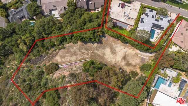 9338 1/2 Hazen Drive, Beverly Hills CA: https://media.crmls.org/mediaz/be69f8ee-8b96-4c10-bdeb-71afcafaf97f.jpg