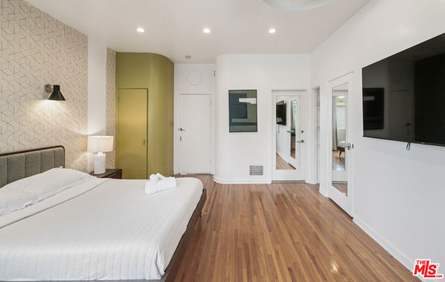 6255 W Olympic Boulevard, Los Angeles CA: https://media.crmls.org/mediaz/be6a1475-9219-4dd6-9c6d-f4da186b38b6.jpg