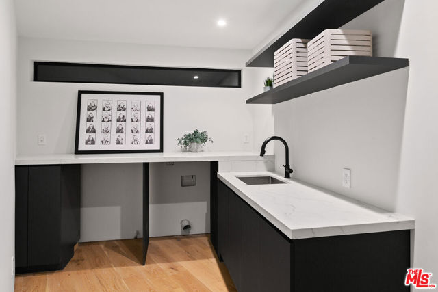 11428 Dona Lola Drive, Studio City CA: https://media.crmls.org/mediaz/be6ba2d8-c867-4012-bd54-7d4720c278a0.jpg