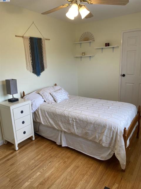 5186 Greenmeadow Dr, Concord CA: https://media.crmls.org/mediaz/be6c5284-a368-4fe3-83d3-ad965862c5ff.jpg