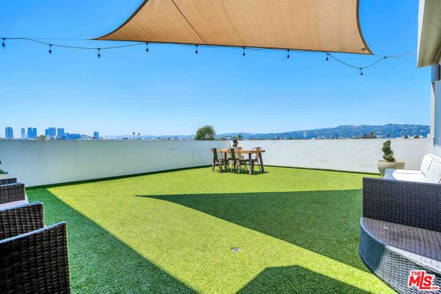 1260 S Corning Street, Los Angeles CA: https://media.crmls.org/mediaz/be6c5d69-6282-48db-9e51-a195484e326c.jpg